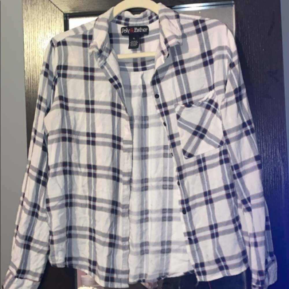 SIZE XL White, red, and navy flannel!